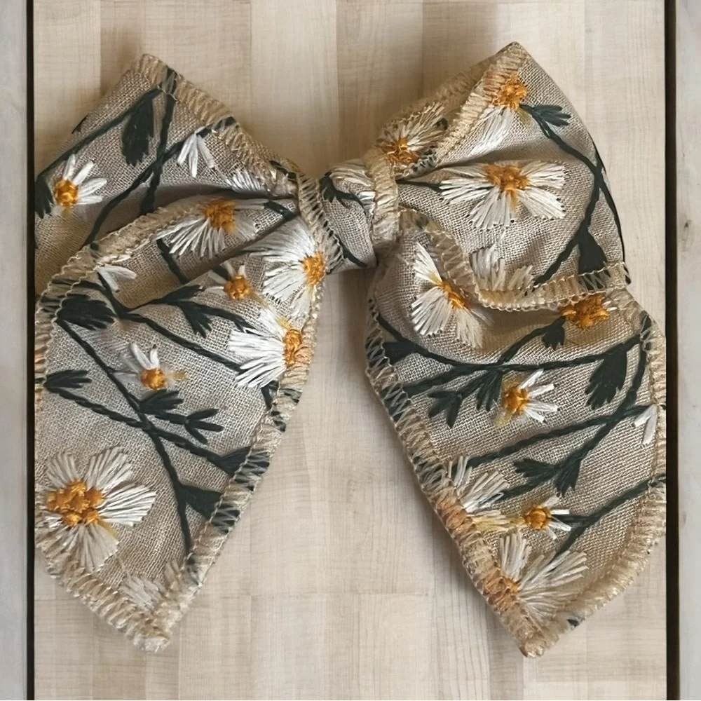 Beautiful embroidered Sunflower 🌻 Hair Bow NWT